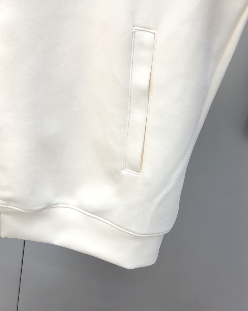 Pra*a outwear
